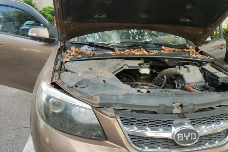 Used BYD S6 2012 2.0L Manual Luxury Version Engine Bay Right