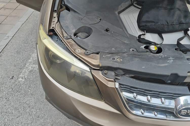 Used BYD S6 2012 2.0L Manual Luxury Version Engine Bay Right