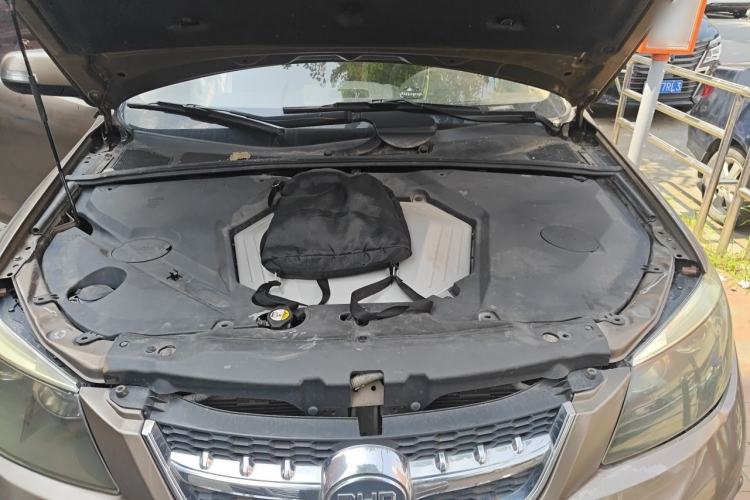 Used BYD S6 2012 2.0L Manual Luxury Version Engine Bay