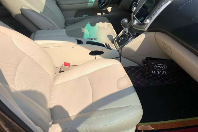 Used BYD S6 2012 2.4L Automatic Luxury Edition Interior 3