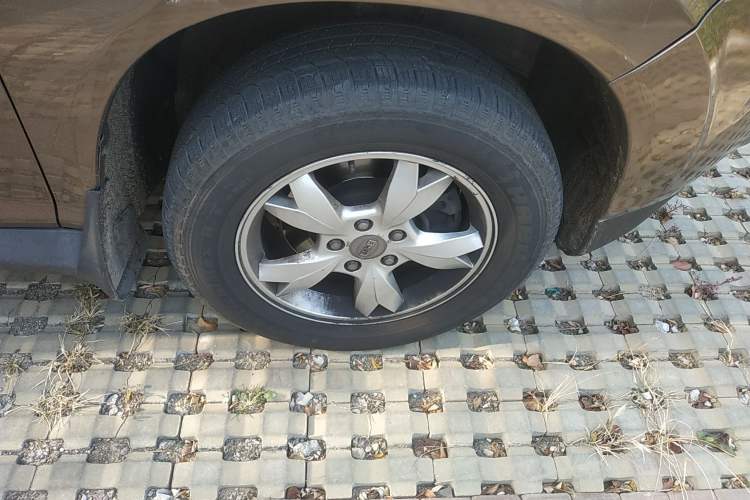 Used BYD S6 2012 2.4L Automatic Luxury Edition Right Front Wheel Hub