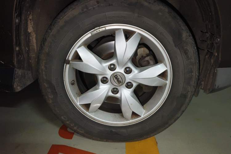 Used BYD S6 2012 2.4L Automatic Luxury Edition Right Front Wheel Hub