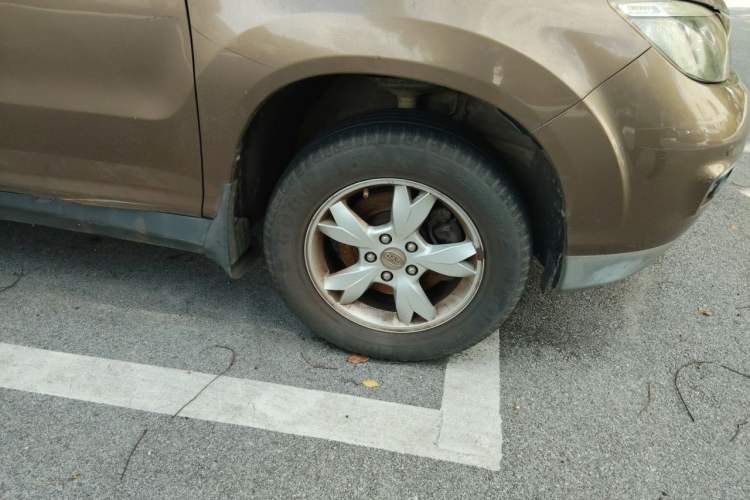 Used BYD S6 2012 2.0L Manual Luxury Version Right Front Wheel Hub