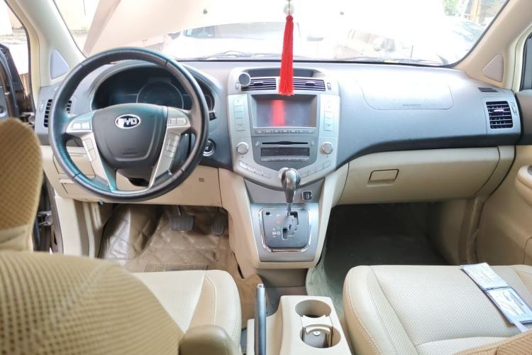 Used BYD S6 2012 2.4L Automatic Luxury Edition Center Console