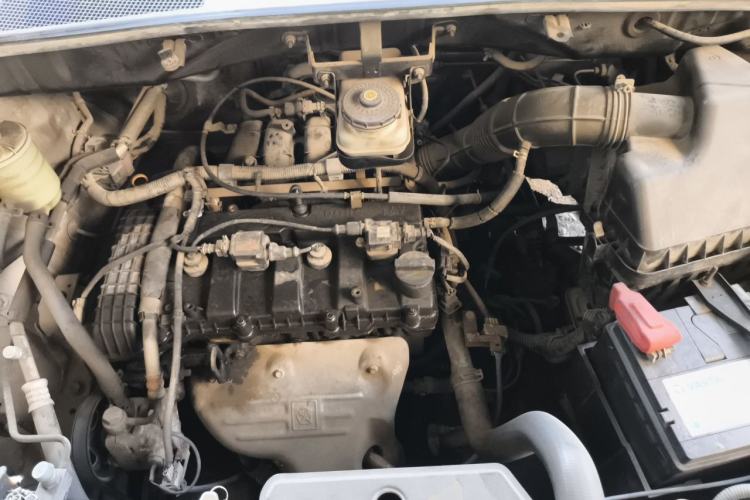 Used BYD S6 2012 2.0L Manual Luxury Version Engine Bay