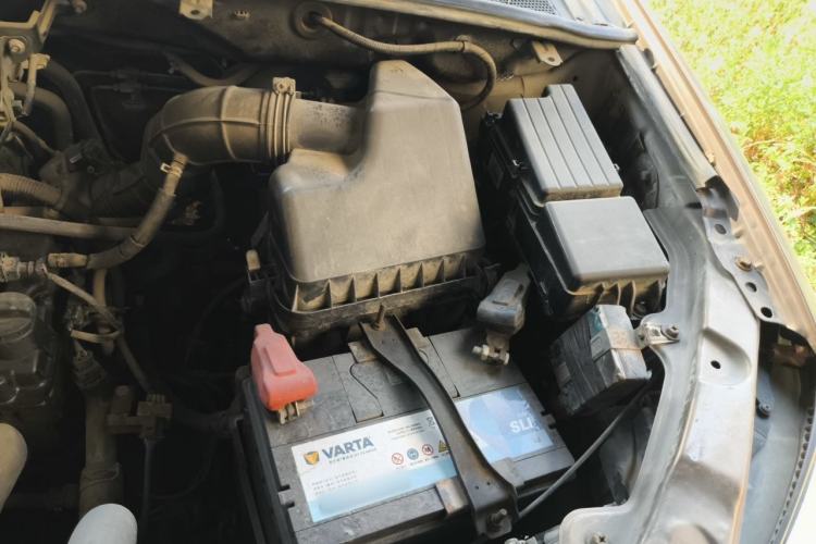 Used BYD S6 2012 2.0L Manual Luxury Version Engine Bay Left
