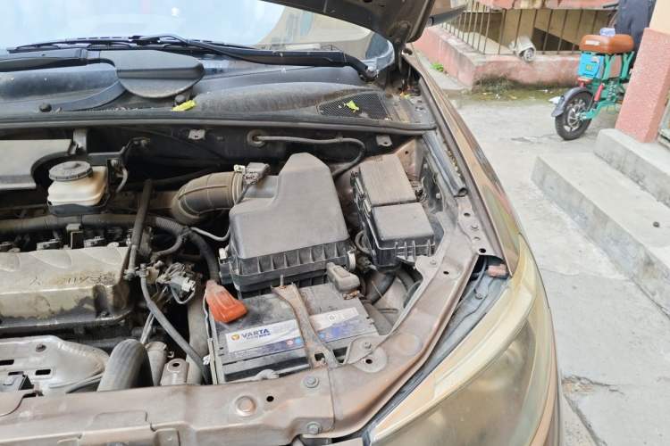Used BYD S6 2012 2.4L Automatic Luxury Edition Engine Bay Left