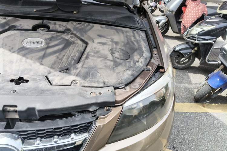 Used BYD S6 2012 2.4L Automatic Luxury Edition Engine Bay Left
