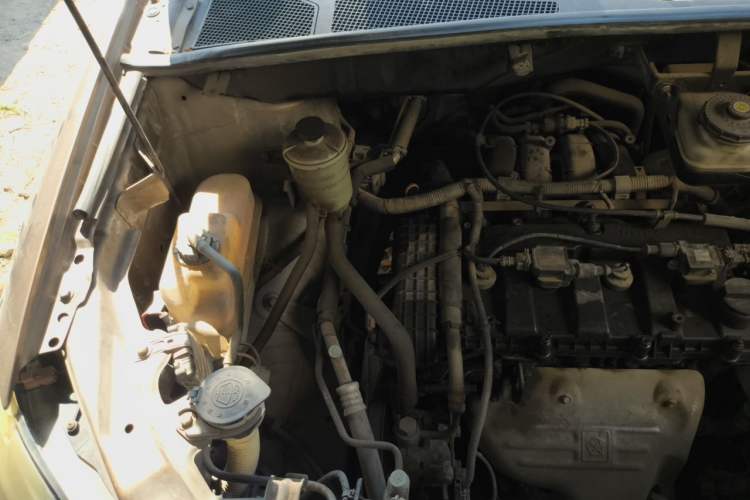 Used BYD S6 2012 2.0L Manual Luxury Version Engine Bay Right