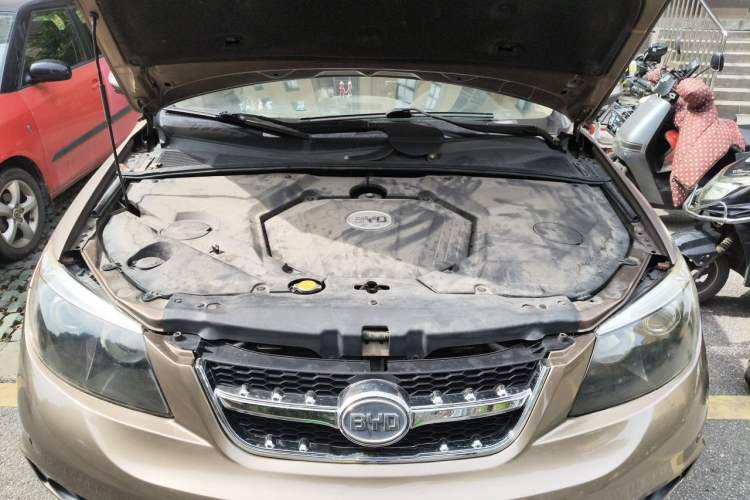 Used BYD S6 2012 2.4L Automatic Luxury Edition Engine Bay
