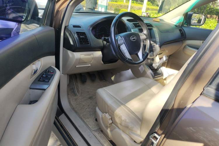 Used BYD S6 2012 2.0L Manual Luxury Version Driver Seat