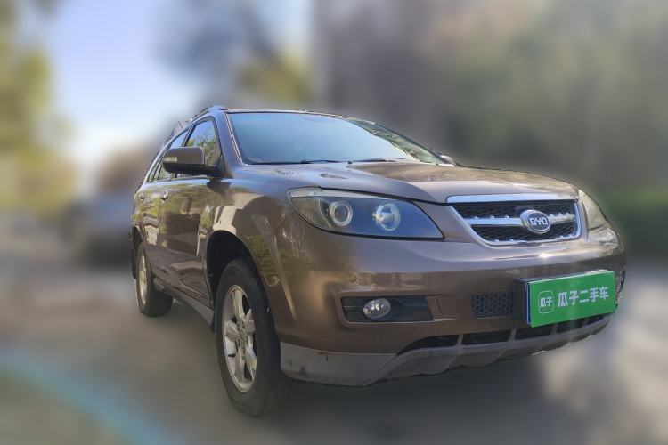 Used BYD S6 2012 2.0L Manual Luxury Version Front Right 45 Deg