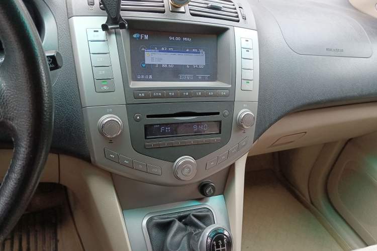 Used BYD S6 2012 2.0L Manual Luxury Version Audio And AC Panel