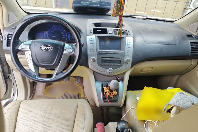 Used BYD S6 2012 2.0L Manual Luxury Version Center Console