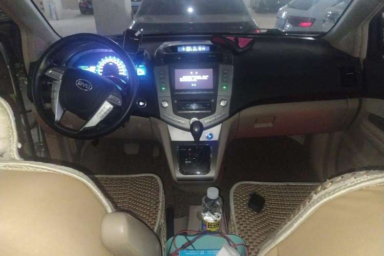 Used BYD S6 2012 2.4L Automatic Luxury Edition Center Console