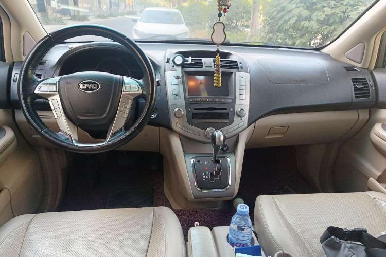 Used BYD S6 2012 2.4L Automatic Luxury Edition Center Console