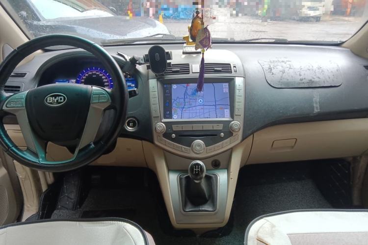 Used BYD S6 2012 2.0L Manual Luxury Version Center Console