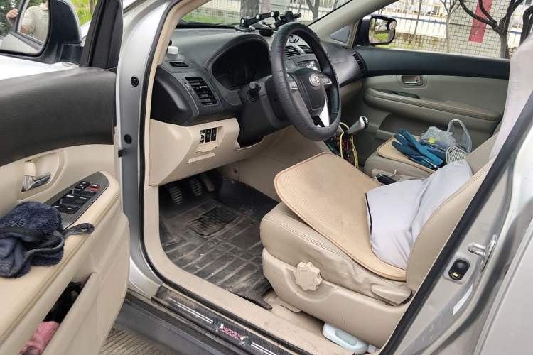 Used BYD S6 2012 2.0L Manual Luxury Version Driver Seat