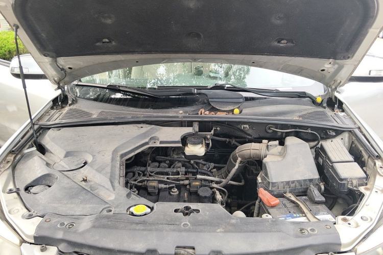 Used BYD S6 2012 2.0L Manual Luxury Version Engine Bay