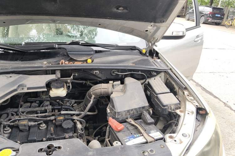 Used BYD S6 2012 2.0L Manual Luxury Version Engine Bay Left