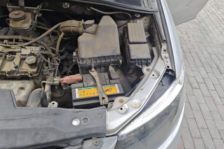 Used BYD S6 2012 2.0L Manual Luxury Version Engine Bay Left