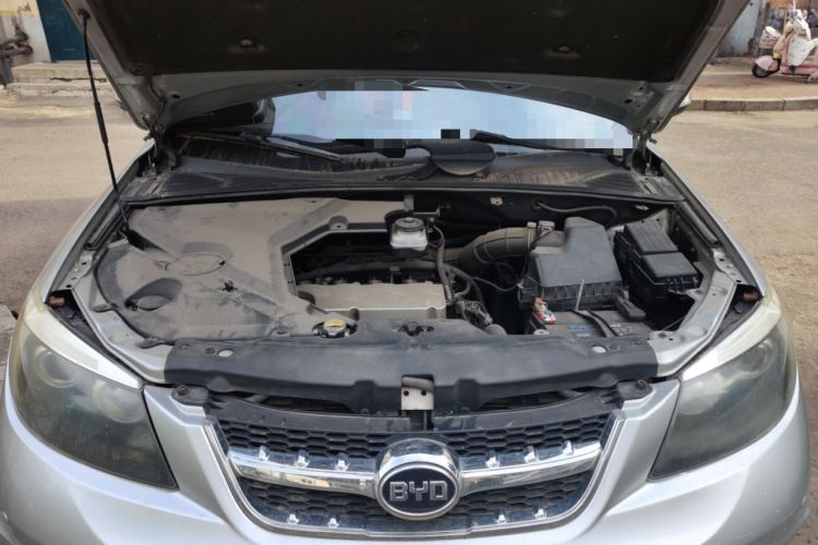 Used BYD S6 2012 2.4L Automatic Luxury Edition Engine Bay