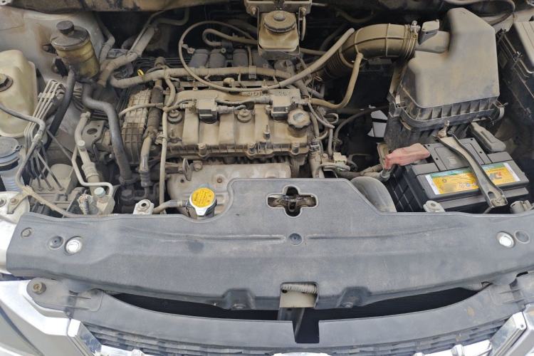 Used BYD S6 2012 2.0L Manual Luxury Version Engine Bay
