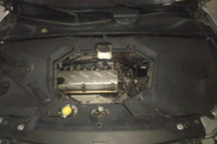 Used BYD S6 2012 2.4L Automatic Luxury Edition Engine Bay