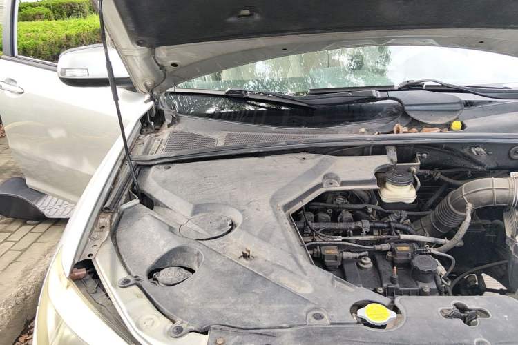 Used BYD S6 2012 2.0L Manual Luxury Version Engine Bay Right