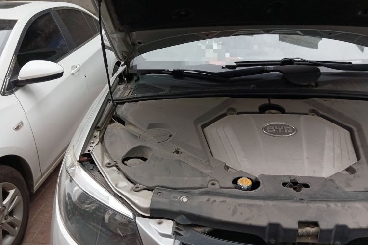 Used BYD S6 2012 2.0L Manual Luxury Version Engine Bay Right