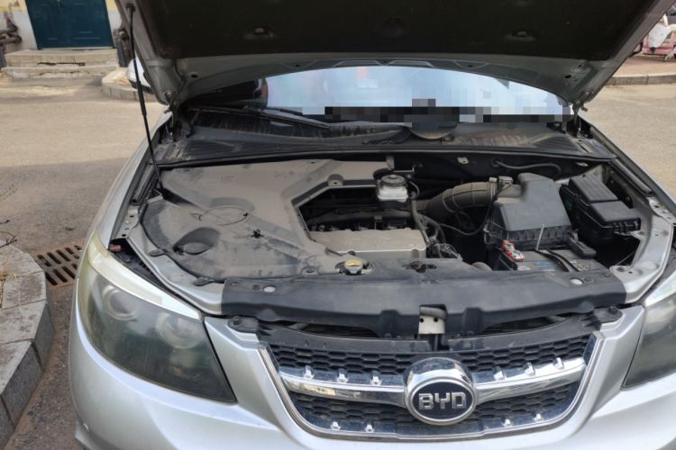 Used BYD S6 2012 2.4L Automatic Luxury Edition Engine Bay Right
