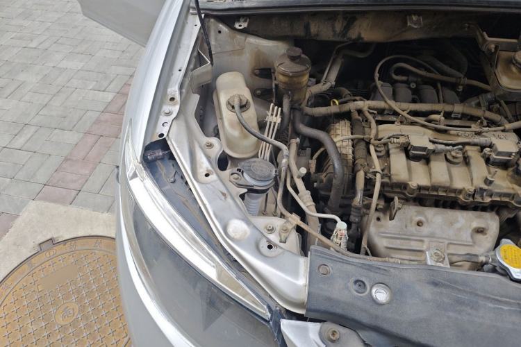 Used BYD S6 2012 2.0L Manual Luxury Version Engine Bay Right