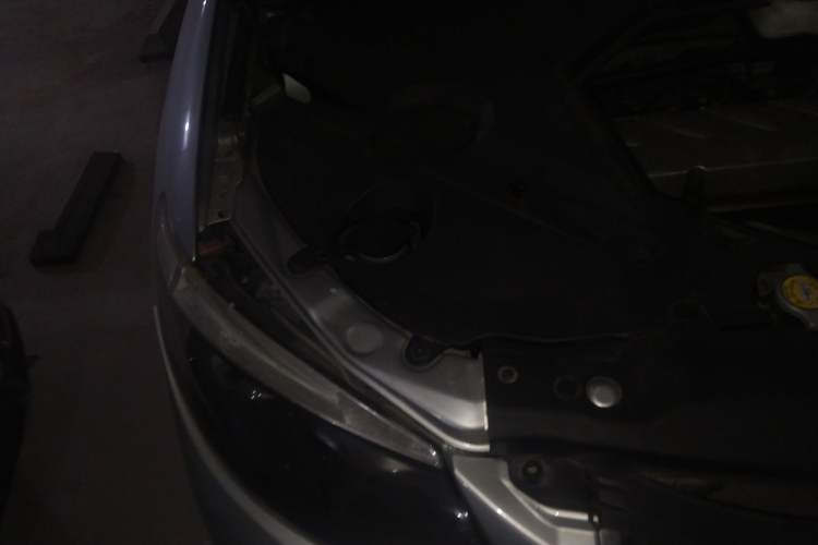 Used BYD S6 2012 2.4L Automatic Luxury Edition Engine Bay Right