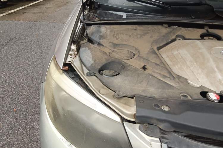 Used BYD S6 2012 2.0L Manual Luxury Version Engine Bay Right