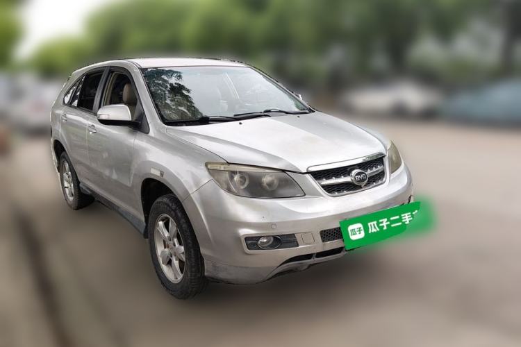 Used BYD S6 2012 2.0L Manual Luxury Version Front Right 45 Deg