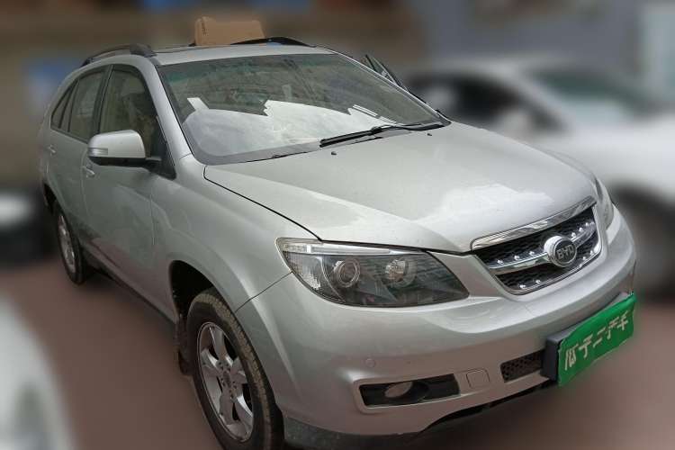 Used BYD S6 2012 2.0L Manual Luxury Version Front Right 45 Deg