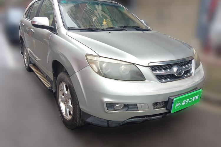 Used BYD S6 2012 2.0L Manual Luxury Version Front Right 45 Deg