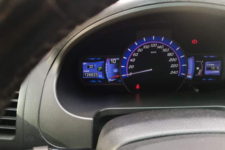 Used BYD S6 2012 2.4L Automatic Luxury Edition Odometer Close Up