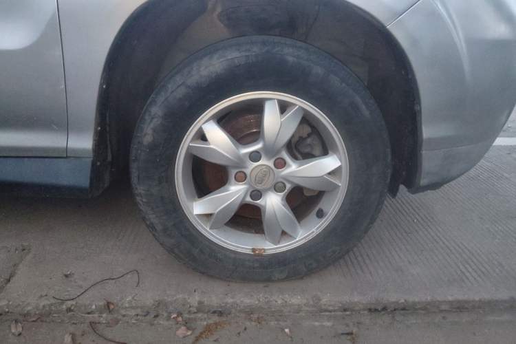 Used BYD S6 2012 2.0L Manual Luxury Version Right Front Wheel Hub