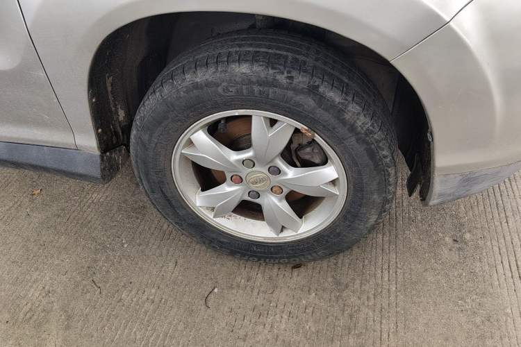 Used BYD S6 2012 2.0L Manual Luxury Version Right Front Wheel Hub