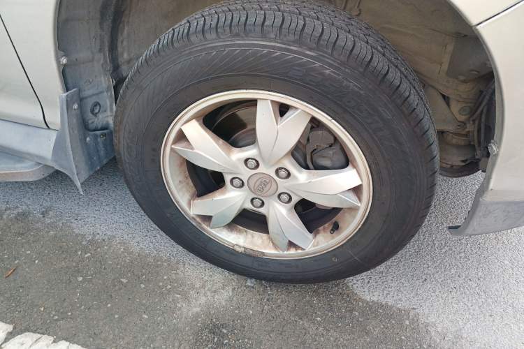 Used BYD S6 2012 2.4L Automatic Luxury Edition Right Front Wheel Hub