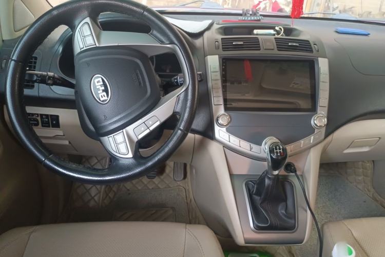 Used BYD S6 2012 2.0L Manual Luxury Version Center Console