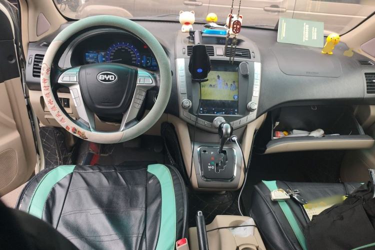 Used BYD S6 2012 2.4L Automatic Luxury Edition Center Console