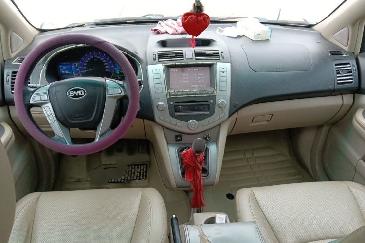 Used BYD S6 2012 2.0L Manual Luxury Version Center Console