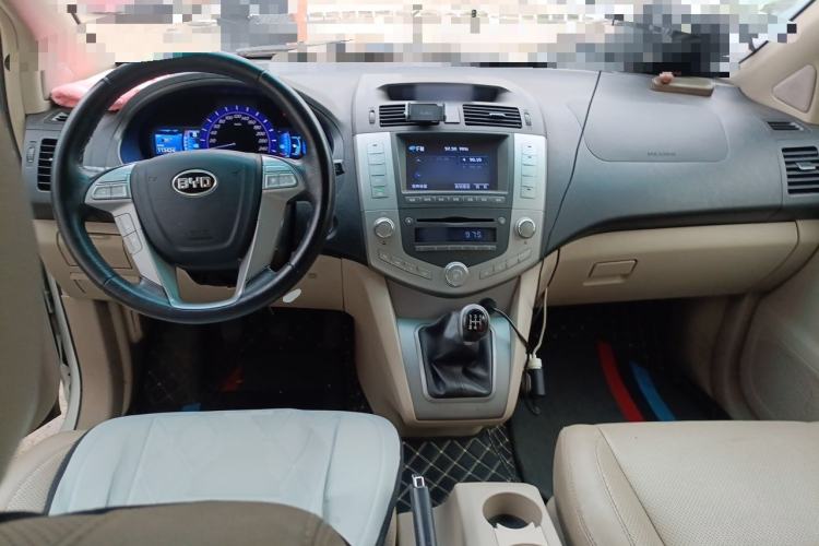 Used BYD S6 2012 2.0L Manual Luxury Version Center Console