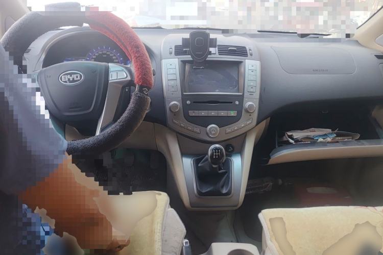 Used BYD S6 2012 2.0L Manual Luxury Version Center Console