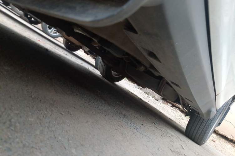 Used BYD S6 2012 2.0L Manual Luxury Version Chassis Front Left
