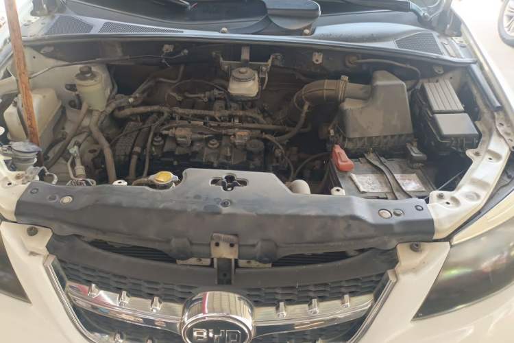 Used BYD S6 2012 2.0L Manual Luxury Version Engine Bay