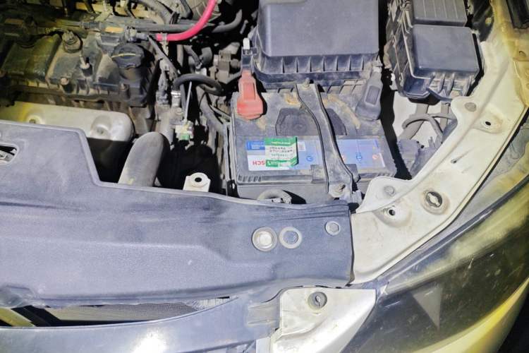 Used BYD S6 2012 2.0L Manual Luxury Version Engine Bay Left