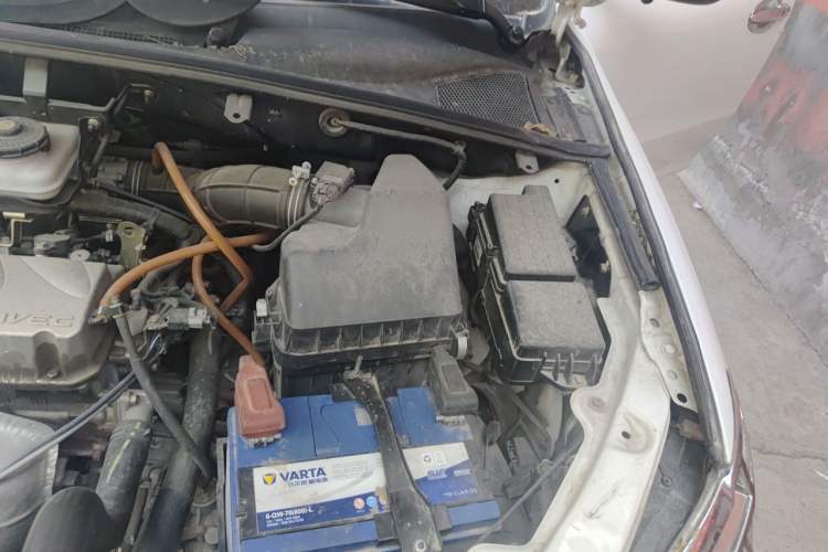 Used BYD S6 2012 2.4L Automatic Luxury Edition Engine Bay Left